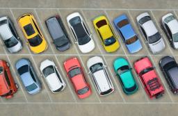 Można regulować parkowanie pod firmą, ale kary kontrowersyjne
