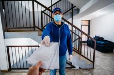 Listonosze mają prawo weryfikować tożsamość emerytów i rencistów odbierających przekazy pieniężne z ZUS