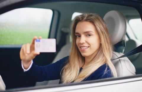 Od 7 sierpnia tymczasowe prawo jazdy dostępne w aplikacji mObywatel