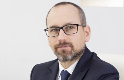 Maciej Fingas: Prokurator jest oskarżycielem publicznym, więc powinien być na sali sądowej