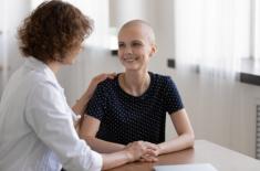 Czas oczekiwania na chirurgiczne usunięcie piersi powinien być standardem, a nie jest