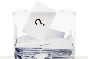 To nic, że urna jest przezroczysta - karty do głosowania nie można wrzucić w kopercie