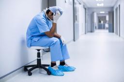 Lekarze rozważają odejście z publicznych szpitali - ankieta