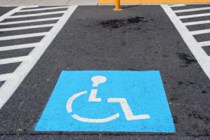 Fikcyjne parkingi dla niepełnosprawnych to efekt złego prawa