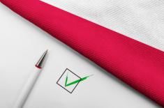 PKW: Członkowie komisji wyborczej nie mają prawa pytać czy ktoś chce kartę referendalną