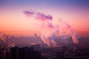 Biznes powinien zaangażować się w walkę ze smogiem - raport Lewiatana