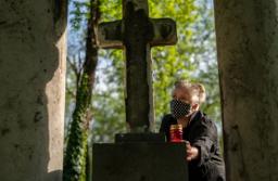 WSA: Cmentarz może zakazać palenia papierosów