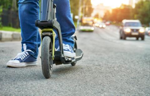 Za szkodę wyrządzoną wybuchem hulajnogi elektrycznej może odpowiadać producent