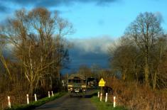 Wojsko rozjeżdża drogi, samorządowcy z problemem często zostają sami