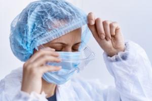 Coraz więcej pielęgniarek w wieku emerytalnym - raport