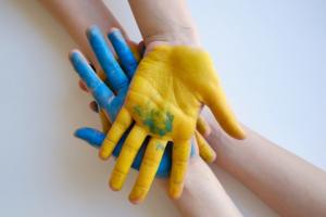 Zbrodnie wojenne - jak słuchać i usłyszeć świadków, ofiary i ocalałych