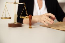 Adwokaci mają dość zakazu umowy o pracę