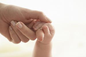 MRPiPS: Jednak wydłużenie urlopu macierzyńskiego dla rodziców wcześniaków
