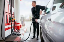UOKiK stawia zarzuty za oznaczanie cen paliwa niezgodnie z dyrektywą Omnibus