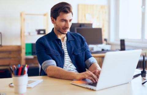 PE przyjął dyrektywę dotyczącą pracowników platformowych