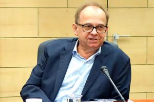 Prof. Sadurski: Naprawiamy okręt na otwartym morzu