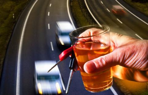 Rząd po kilku tygodniach liberalizuje odbieranie aut pijanym kierowcom