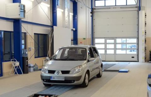 Urzędnicy chcą karać właścicieli niezarejestrowanych aut, a ci nie zawsze są winni