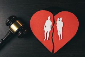 W sądach więcej pozwów rozwodowych, ale sądy rozpoznały mniej takich spraw