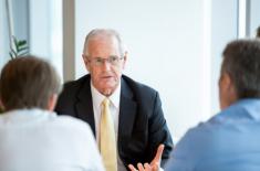 Umieszczenie ludzi w centrum uwagi zwiększa szanse na sukces transformacji. Badanie EY