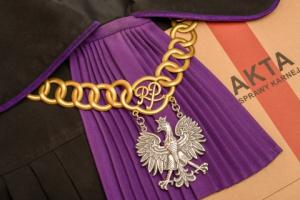 Powód, który przegrał, oskarża sędziego o zniesławienie