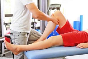 Nie wiadomo, czy technik masażysta przyjmie bez skierowania