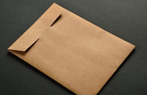 Listonosz ma doręczyć list, a nie ustalać gdzie, kto mieszka