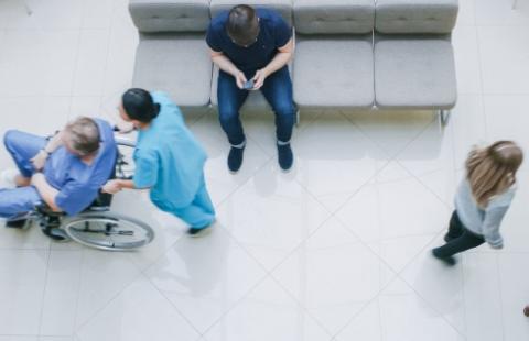 Środki higieny menstruacyjnej w szkołach, ale nie w szpitalach i przychodniach