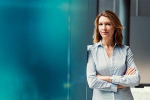 Stanowiska kierownicze w Polsce – czy kobiety mają równe szanse na awans? Raporty