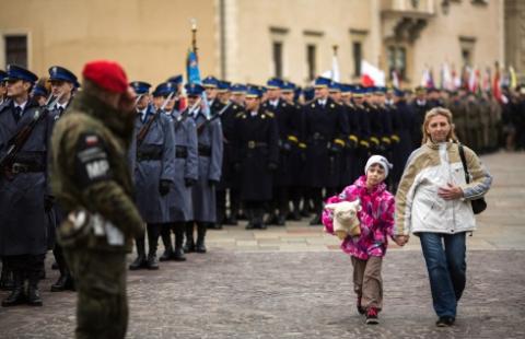 MEN będzie kontynuować program "Edukacja z wojskiem"
