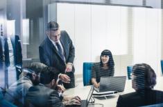 Pracodawcy wiedzą, że kandydaci oczekują informacji zwrotnej, ale rzadko jej udzielają