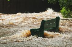 Żywność i leki, które miały kontakt z wodą z powodzi, nie nadają się do spożycia
