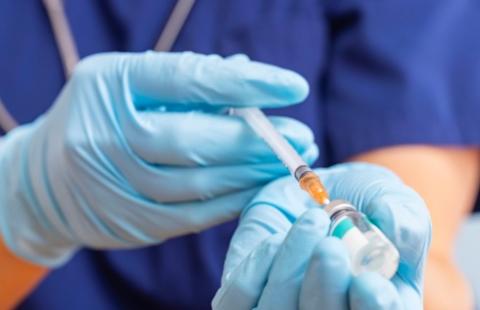 Bezpłatne szczepionki przeciw krztuścowi dla kobiet w ciąży - w aptekach braki