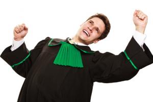 SN: Adwokat przez 5 lat zwodził klientkę, że sprawa się toczy - zapłaci karę