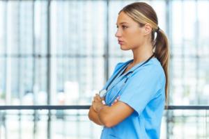 Protest pielęgniarek i położnych: Wśród postulatów podwyżki i zwiększenie zatrudnienia