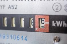 Ustawa o mrożeniu w 2025 r. cen energii elektrycznej wraca do komisji