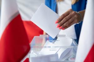 PKW przyjęła sprawozdanie finansowe komitetu PiS z wyborów parlamentarnych 2023 r.