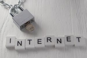 Dostawcy internetu będą blokować strony z rejestru porno