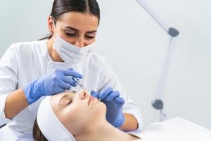 Kiedy usługi medycyny estetycznej są zwolnione z VAT