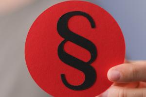 Adwokaci i radcowie bez prawa do wynagrodzeń za dyżury obrończe, ale MS rozważy zmiany