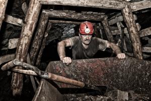 Nie każda praca pod ziemią oznacza wyższą, „górniczą” emeryturę. RPO interweniuje w MRPiPS