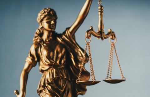 SN: Adwokat - polityk nie może obrażać zdrowego rozsądku