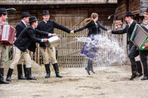 Inwazyjne zabawy świąteczne: są poszkodowani, kary nie ma