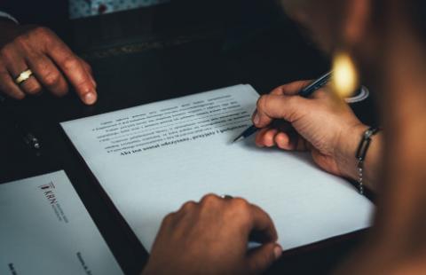 Rada Izby Notarialnej wydała komunikat ws. aktów notarialnych kawalerki Jerzego Ż.