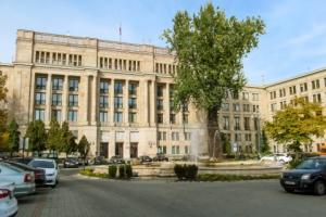 Celnik na służbie z bronią, ale bez nadzoru psychologa