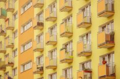 Prezesi chcą dostać mieszkania po samotnych wdowach