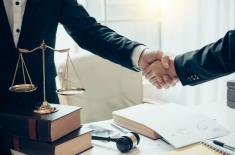 Komornicy popracują dłużej - ustawa już obowiązuje