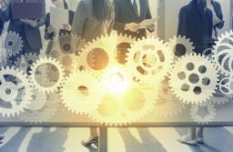 Wewnętrzny awans czy rekrutacja zewnętrzna - którą drogę wybrać?