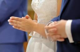 Małżeństwo z wyjątkami - organizacje zarzucają związkowi powiatów dyskryminację