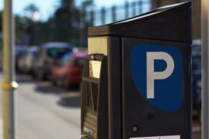 Brak karty parkingowej na szybie nie uzasadnia naliczenia opłaty dodatkowej